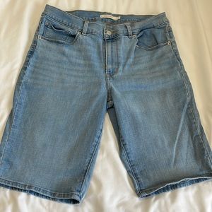 Women’s Levi’s Bermuda shorts